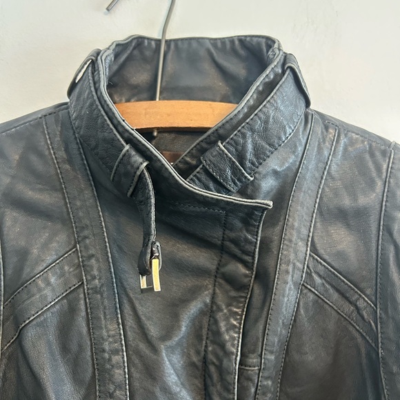 Danier women’s xs Black Leather zip up Jacket - Picture 5 of 8